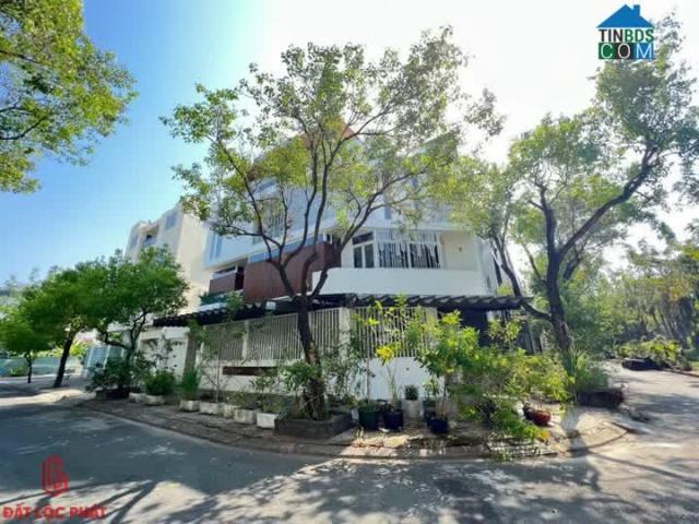 Nhà góc 2 mặt tiền 6x19m 3 lầu st phường tân phong quận 7. Tây tứ trạch