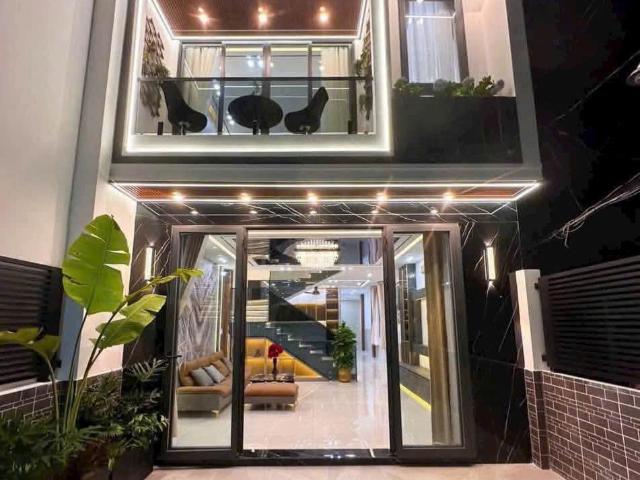 Nhà góc 2 mặt tiền thoáng mát, 110m, chỉ 6.5 tỷ, cạnh phú mỹ hưng