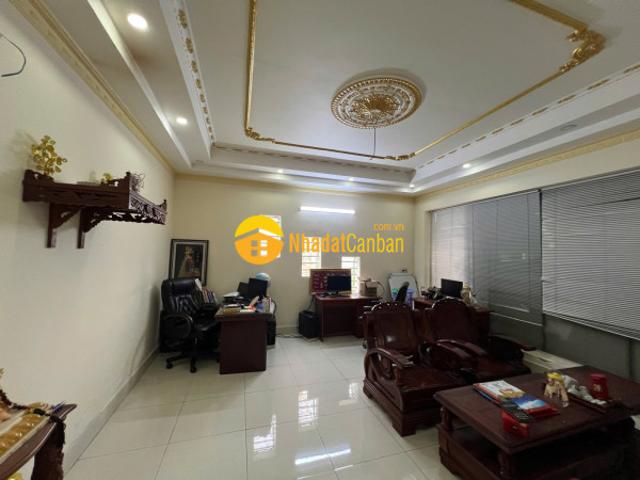 Nhà góc 2 mặt tiền trảng dài không gian rộng thuận tiện kinh doanh