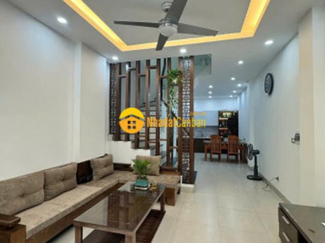 Nhà dân xây, 48m2, đường nguyễn văn cừ, long biên, ô tô qua, 10.5 tỷ