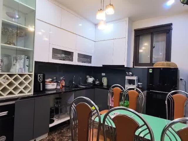 Nhà Dân 5 Tầng Tứ Liên Ngõ Thông Tiềm Năng Tăng Giá Trị