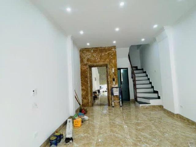 Nhà Đê La Thành, Trung Tâm Quận Đống Đa, DT Gần 40m2, Thang Máy, Ngõ Rộng, Xây Mới Đét