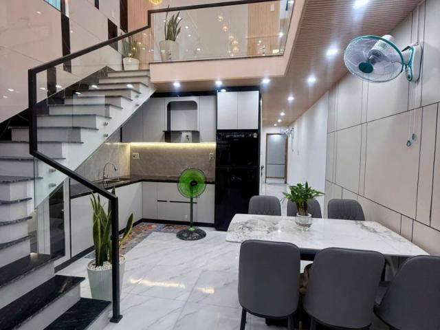 Nhà kiệt thẳng thông thấy MT Trần Cao Vân, 92m2, ngang hơn 5m, 2 tầng 4PN, mởi hiện đại