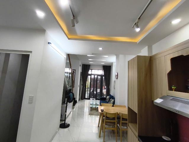 Nhà kiệt Phạm Văn Nghị, 3 tầng đúc, chủ xây ở, còn như mới, 4 tỷ nhỉnh