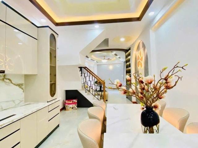 Nhà hẻm xe hơi – quận 10 dt 41m2 giá chỉ 9tỷ xíu