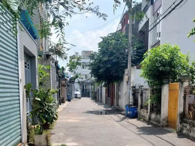 Nhà hẻm 1 sẹc, 3 tầng 180m2, đường ô tô, TP. Thủ Đức, giá chỉ 4,55 tỷ
