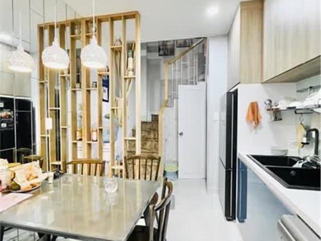 Nhà Huỳnh Văn Bánh Phú Nhuận, DT 30M2 Ngang 3m, 5 Tầng, Nội Thất Xịn Mịn Như Hình, 4.999 Tỷ TL