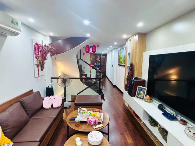Nhà Đội Cấn Ba Đình, Dân Xây 46m2 5 Tầng, Full Nội Thất | Trước Nhà Thoáng Vĩnh Viễn