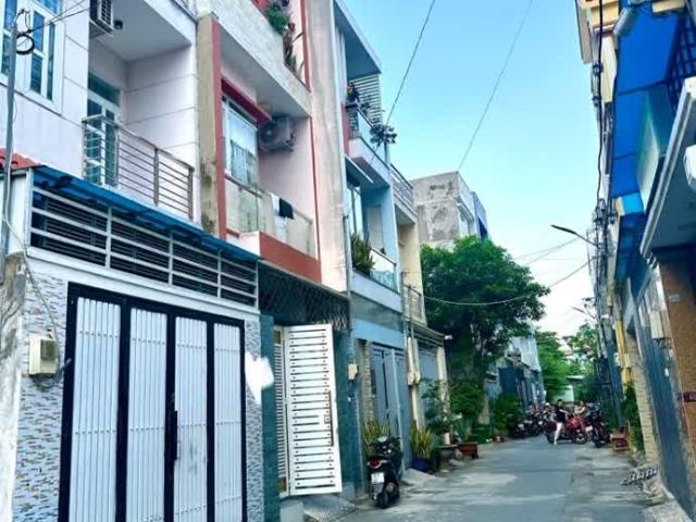 Nhà Linh Đông, 65m2, 2 tầng BTCT, Hoàn Công, Ô tô đổ cổng chỉ Nhỉnh 5 Tỷ