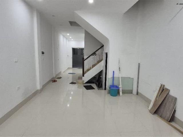 Nhà mặt đường Liên Mạc, 40m2, 5 tầng, ô tô tránh, giá 6,5 tỷ