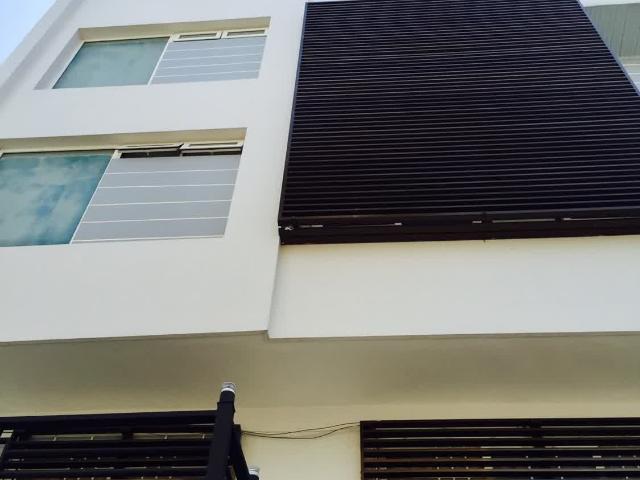 Nhà mặt phố đường 33, 8,9 tỷ, 64m2, 3 tầng, 6PN, 6WC