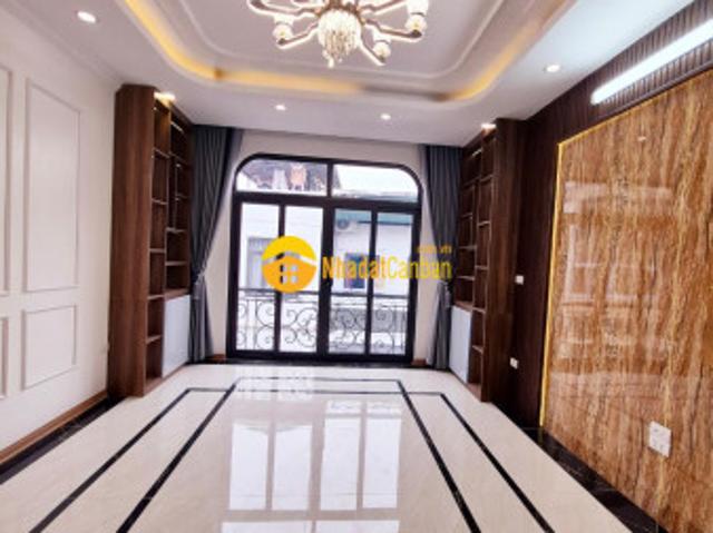 Nhà mặt phố giáp bát kinh doanh sầm uất 7 tầng thang máy 51m2 bán gấp