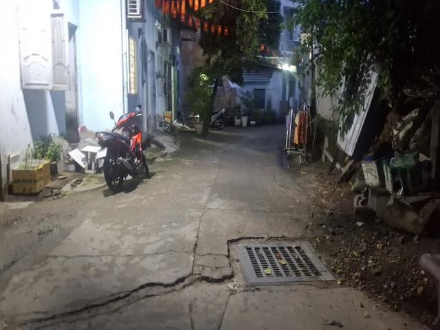 Nhà mặt tiề. N Chợ Phước Bình cạnh Đỗ Xuân Hợp. Đất vuông đẹp, chỉ có 12 đồng