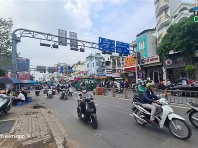 Nhà Mặt Tiền Điện Tích Khủng Hàng Hiếm Chỉ Vỏn Vẹn Có Hơn 7 Tỷ