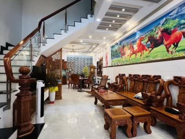 Nhà mặt tiền đường 20m, 4 tầng, 112m2, ngay ngã 3 Hiệp Bình, 10.8 tỷ