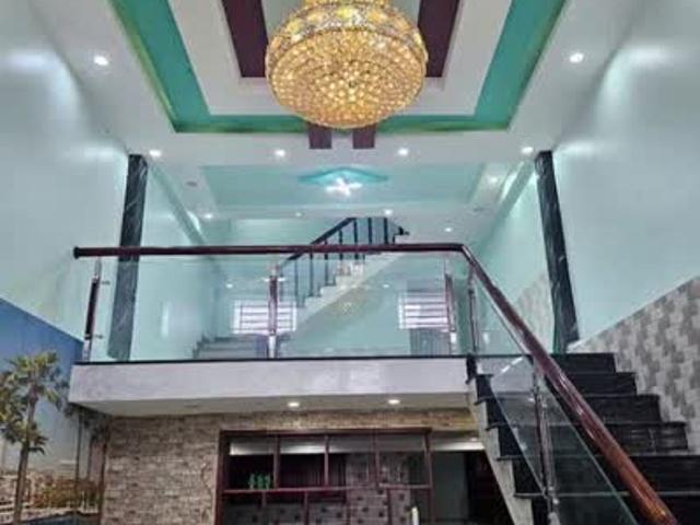 Nhà mới đẹp dt rất rộng giá rất rẻ nhà trệt + lửng + 2 lầu đúc rất kiên cố