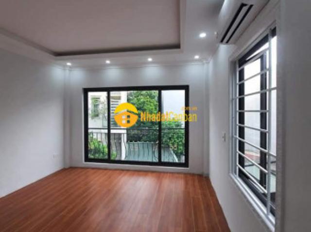 Nhà mới đẹp ngõ to như phố ôtô vào nhà 30m 6t 4xtỷ cổ linh long biên ở ngay