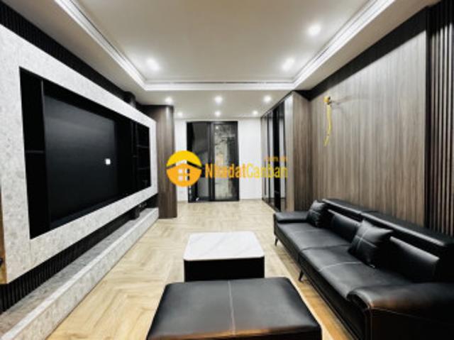 Nhà mới tân mai 5 tầng thang máy xây mới nội thất xịn xò ô tô cách nhà 5m khu trung tâm