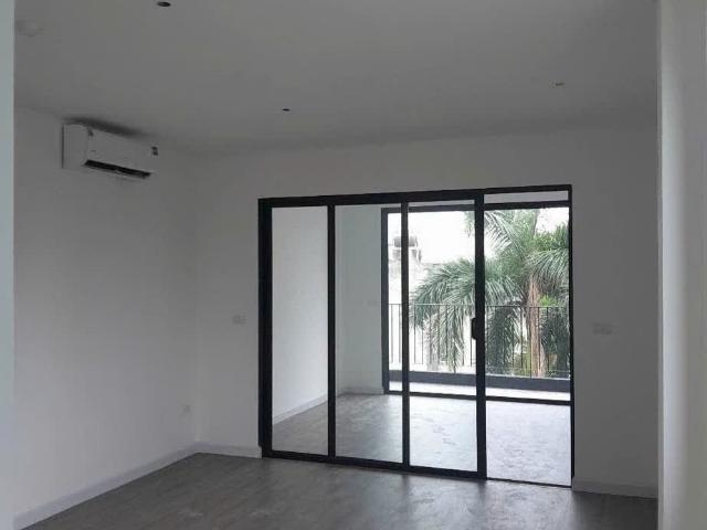 Nhà Mới – Thang Máy xịn, Tây Hồ Lạc Long Quân, 65m² MT 4.2 m, Dòng tiền tốt, chỉ 12.2 Tỷ