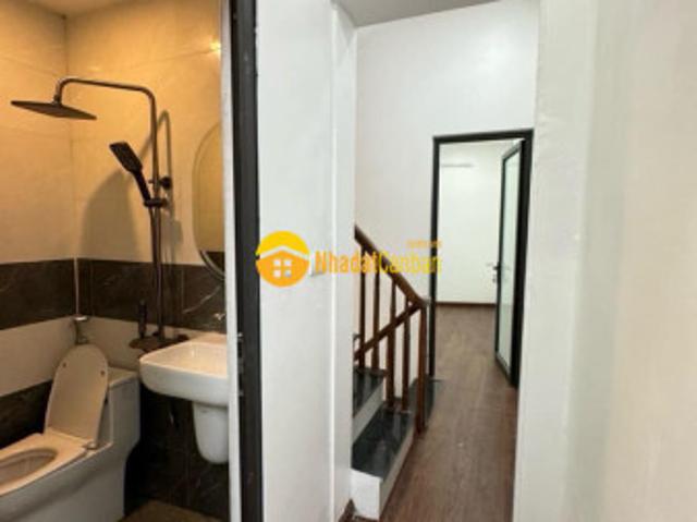Nhà mới tinh chuyển nơi làm việc nên cần bán căn nhà 4 tầng có sổ hồng
