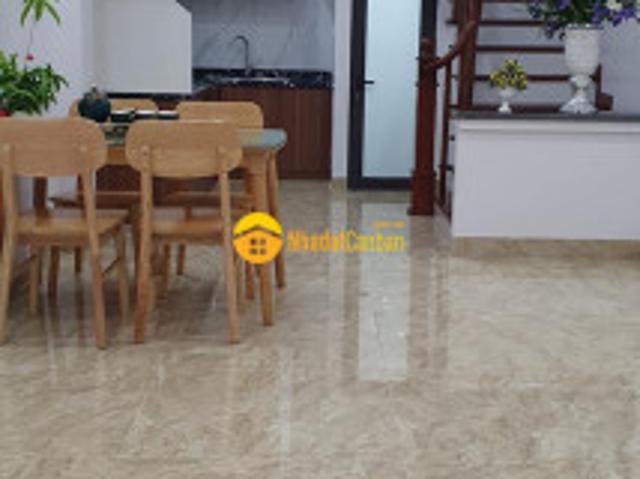 Nhà mới tinh, dân xây. Cực gần oto. Bán nhà trần thái tông 35m2x5t. Giá 4.5 tỷ