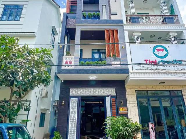 Nhà mới xây 1 trệt 3 lầu, full công năng, gần chợ và trường học Bình Tân