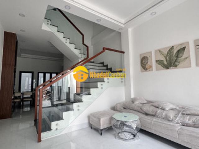 Nhà mới xây phú hữu q9 full nội thất khu phân lô dân trí cao 56,2m² đường 8m vào ở liền