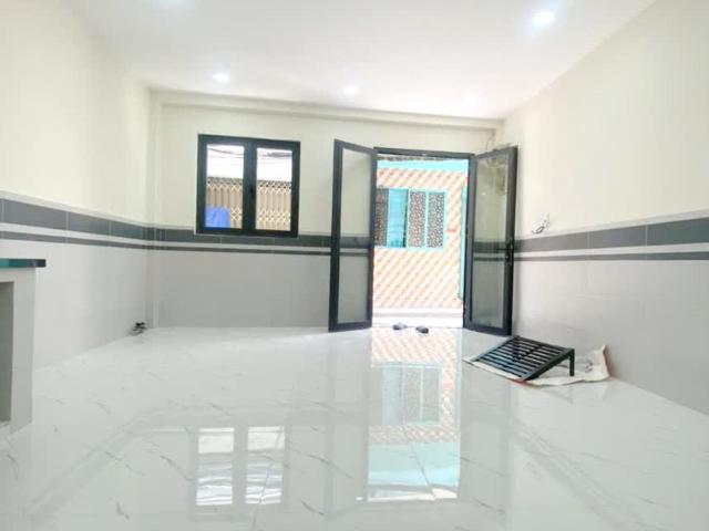 Nhà mới 2 tầng sát đường Bá Trạc P1Q8, trệt, lầu. Giá 3.4 tỷ TL