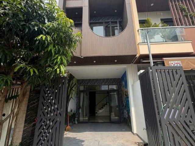 Nhà mới 3 tầng cạnh Vinhome Grand Park. 69.3m2 chỉ 4.950. LH Hân 0347167