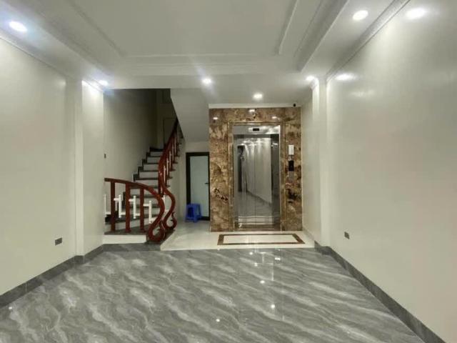 Nhà mới, 50m, Thang máy, Phố Nguyễn Sơn, Long Biên, 12 tỷ