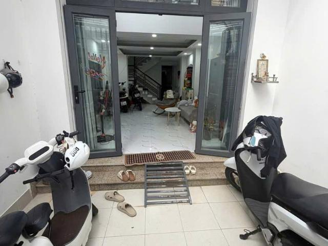 Nhà mới 5 tầng hẻm đẹp sát bờ kè đường Hưng Phú P8Q8. Giá: 7.2 tỷ