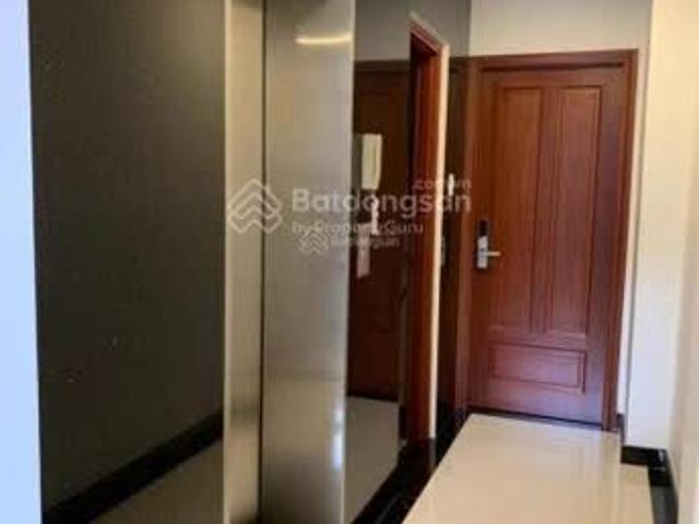 Nhà nguyên căn mới xây hẻm xe hơi Nguyễn Tri Phương p8 Quận 5