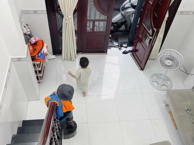 Nhà Ngang 4x8 4 tấm Đoàn Văn Bơ Q4 3Phòng Ngũ 3wc hơn 3 tỷ