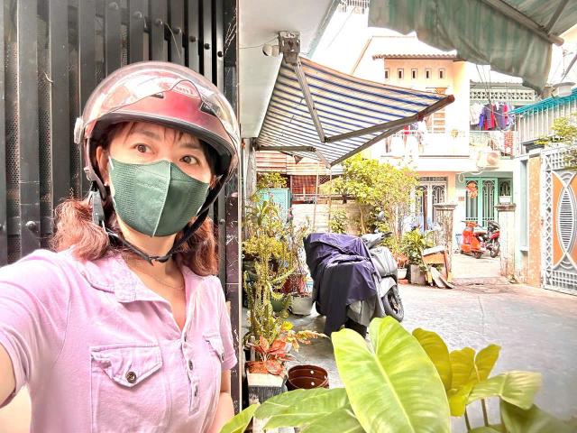 Nhà ngang lớn 4.5m2 gần chợ 200 đ. Xóm chiếu dt 48m2 chỉ 5.95t trên trục đ. Đoàn văn bơ nguyễn tất thành