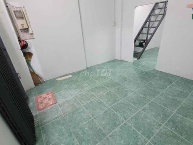 Nhà Sư Vạn Hạnh, 2 tầng 5PN, 10 tr/th