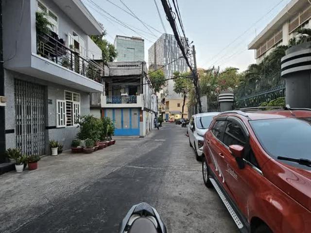 Nhà sát mặt tiền NGANG 7 X16M Đúc 2 tấm hơn 100 triệu m Xe tải trong nhà Gấp giảm 2 tỷ