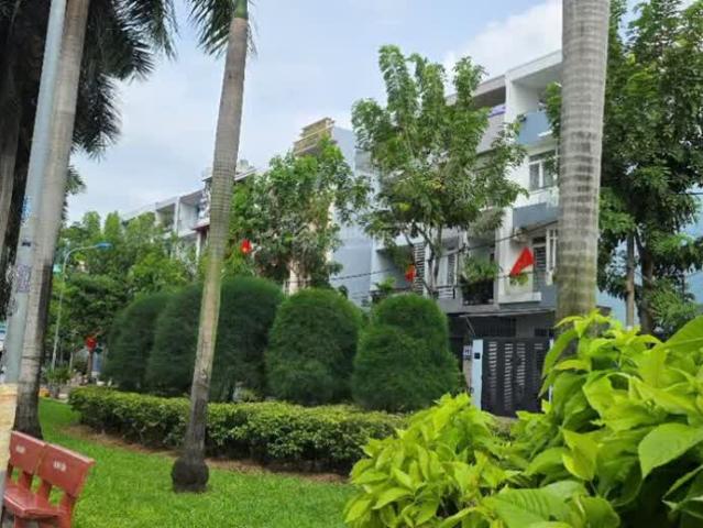 Nhà đẹp 4 tầng khu biệt thự VIP Bình Lợi, Q. Bình Thạnh đối diện công viên, đã hoàn công