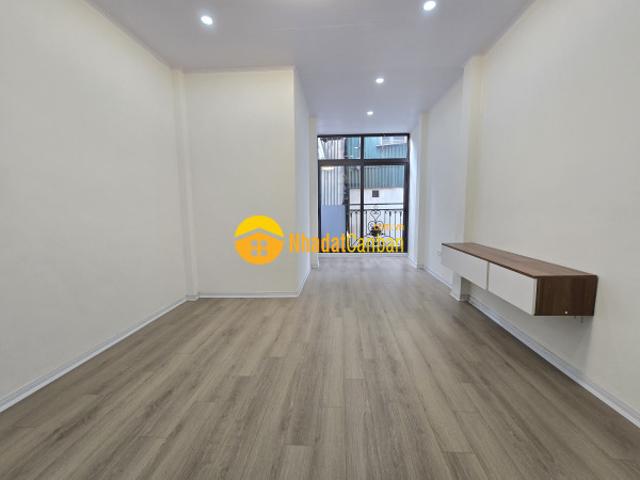 Nhà đẹp 5 tầng ở luôn cách mặt phố ô tô tránh chỉ 10m giá cực tốt