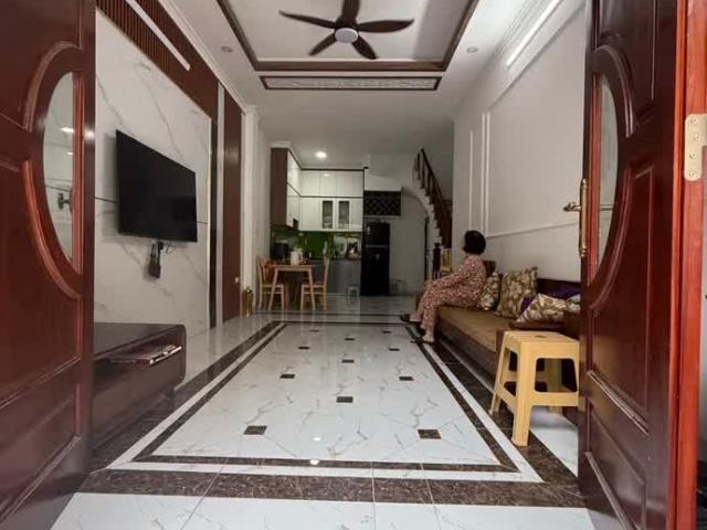 Nhà đẹp 5 tầng ngõ chợ khâm thiên ở ngay sổ đỏ nở hậu