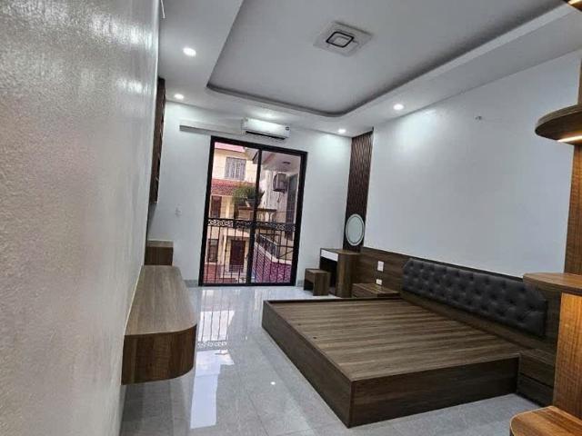 Nhà đẹp thịnh quang 6 tầng thang máy 2 thoáng 40m2 mt 3.9m Giá 12.96 tỷ