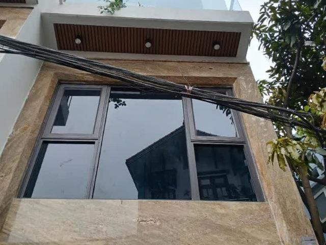 Nhà Đẹp Xây Mới – Ô Tô Tránh – Vào Nhà – Thang Máy – Full Nội Thất – Thạch Bàn