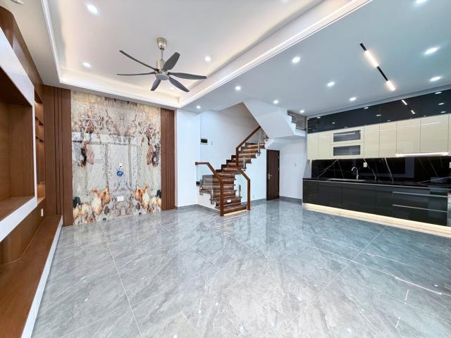 Nhà đẹp xây mới 4 tầng độc lập 51m2 Hồ Sen, Chợ Hàng