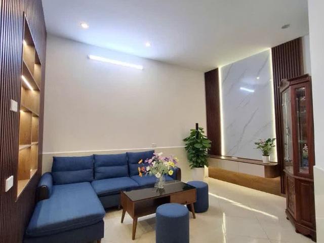 Nhà đẹp cần bán gấp Gần chợ Gần ô tô