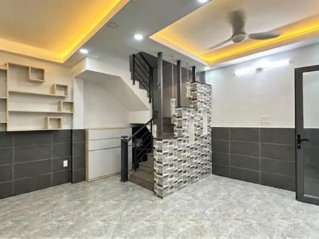 Nhà đẹp có nội thất sẵn trung tâm quận 3, sát hẻm xe hơi, đường Trần Quang Diệu