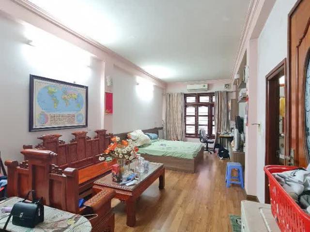 Nhà đẹp dân xây phố Tân Mai, ô tô đỗ cửa, 10m ra ô tô tránh thông tứ tung 45m2 giá 8.5 tỷ
