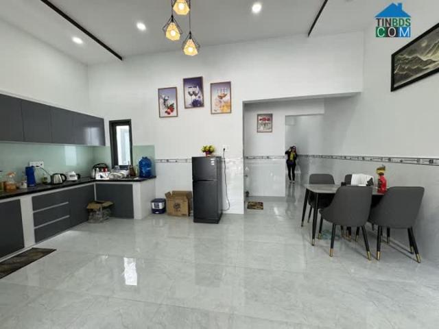Nhà đẹp gần biển mặt tiền đường Vân Nga Vĩnh Hải Nha Trang giá chỉ 4tỷ200