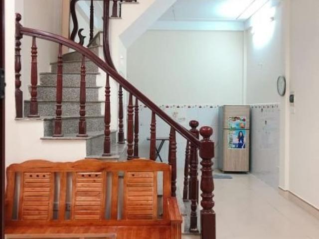 Nhà đẹp gần phố Nguyễn Ngọc Vũ: 32m, 5 Tầng, 3.12 tỷ