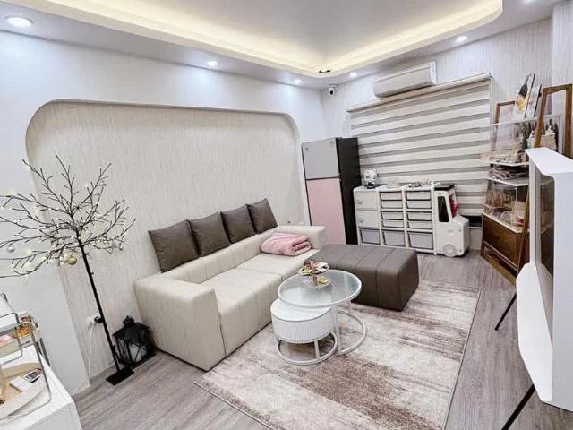 Nhà đẹp gốc đề full đồ ngõ rộng dt 30m2 5 tầng mt 3.5m Giá 8.6 tỷ