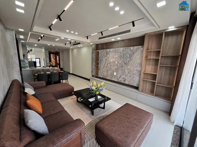 NHÀ ĐẸP GIÁ TỐT Vị Trí Đắc Địa Tại Đường Nguyễn Văn Cừ, Quận Long Biên, Thành phố Hà Nội