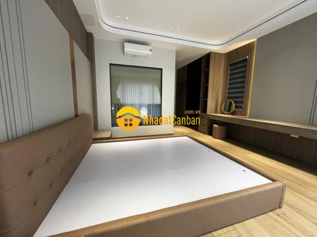 Nhà đẹp hiếm nội thất cao cấp ô tô vào nhà ngõ 12 phố sài đồng dt 52m2. Giá 17.5 tỷ